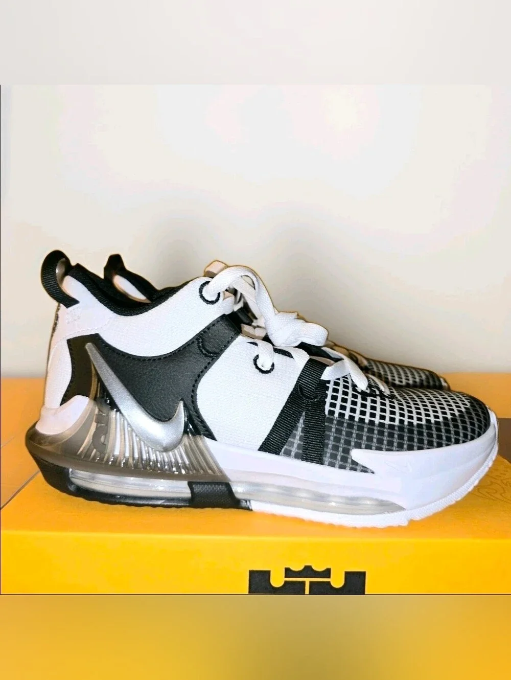 Grade School) Size - Nike LeBron Witness 7 Mid White Black